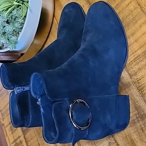 Vaneli 9.5 womans blue seude booties